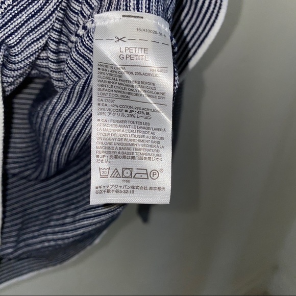 Banana Republic Factory Lightweight Crewneck Knit sweater. Size: Petite Large - Picture 8 of 8